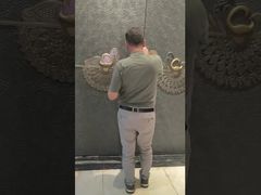 باب المدخل من الألومنيوم